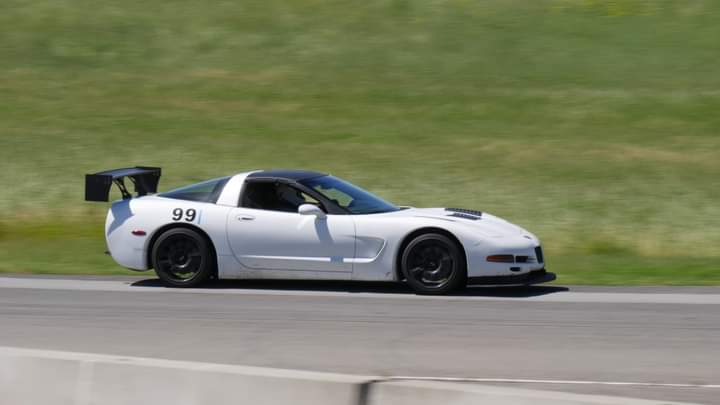 Shred Jesse's white C5 Corvette with full aero making it's way around a corner at Thunderhill West