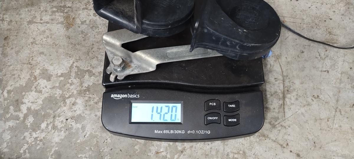 A c5  corvette set of horns weighed, comingi n at 1.42lbs.