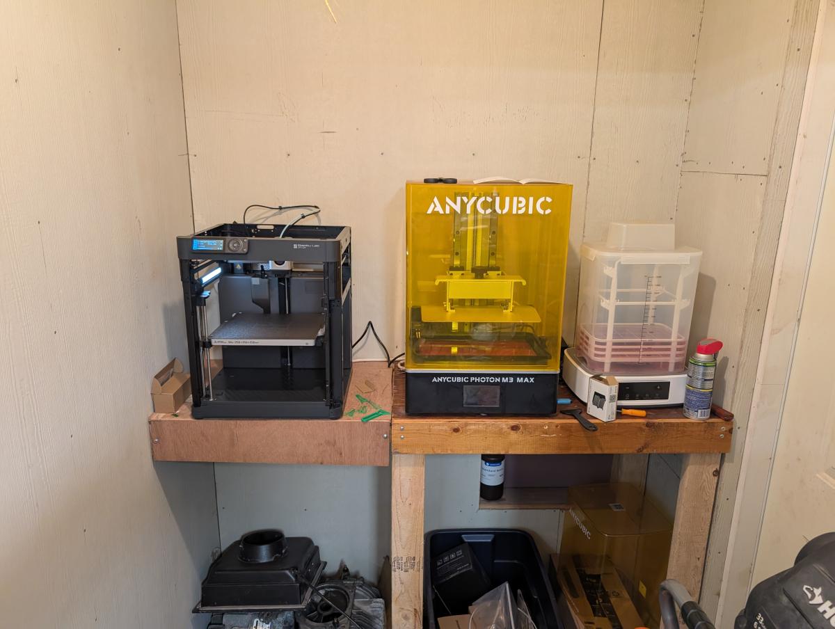 Shred Jesse's 3d printing closet, with a Bambu P1P FDM printer on the left, and an Anycubic Photon Max3 SLA printer on the right.