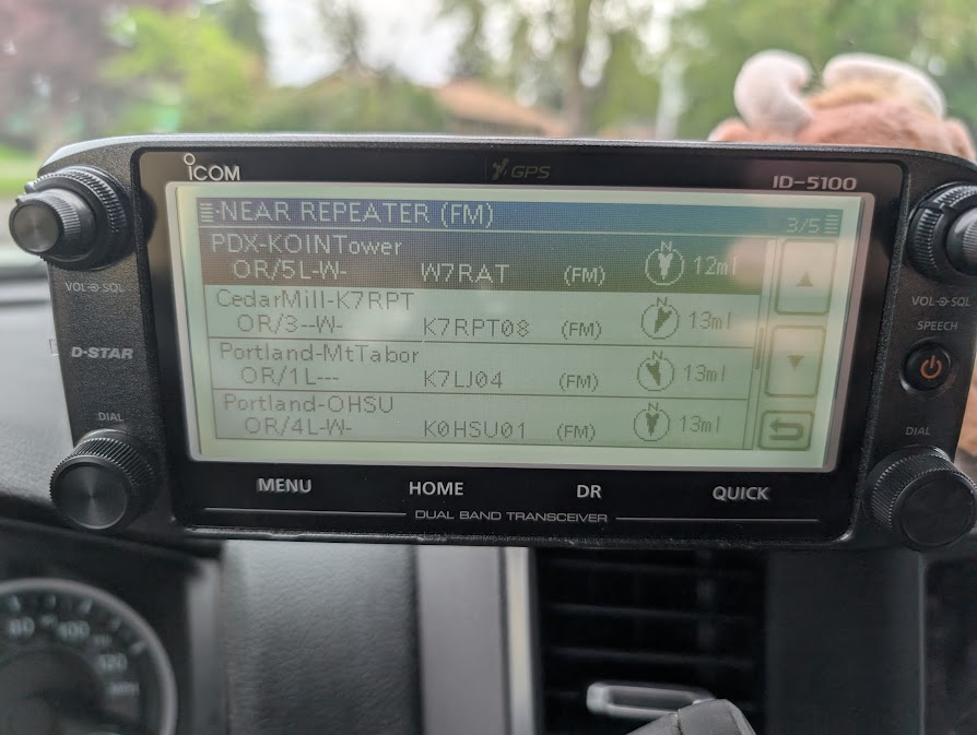 A picture of the screen of an ICOM-5100 repeater search functionality, demonstrating how scores are rendered when utilizing data from repeater-scores.app