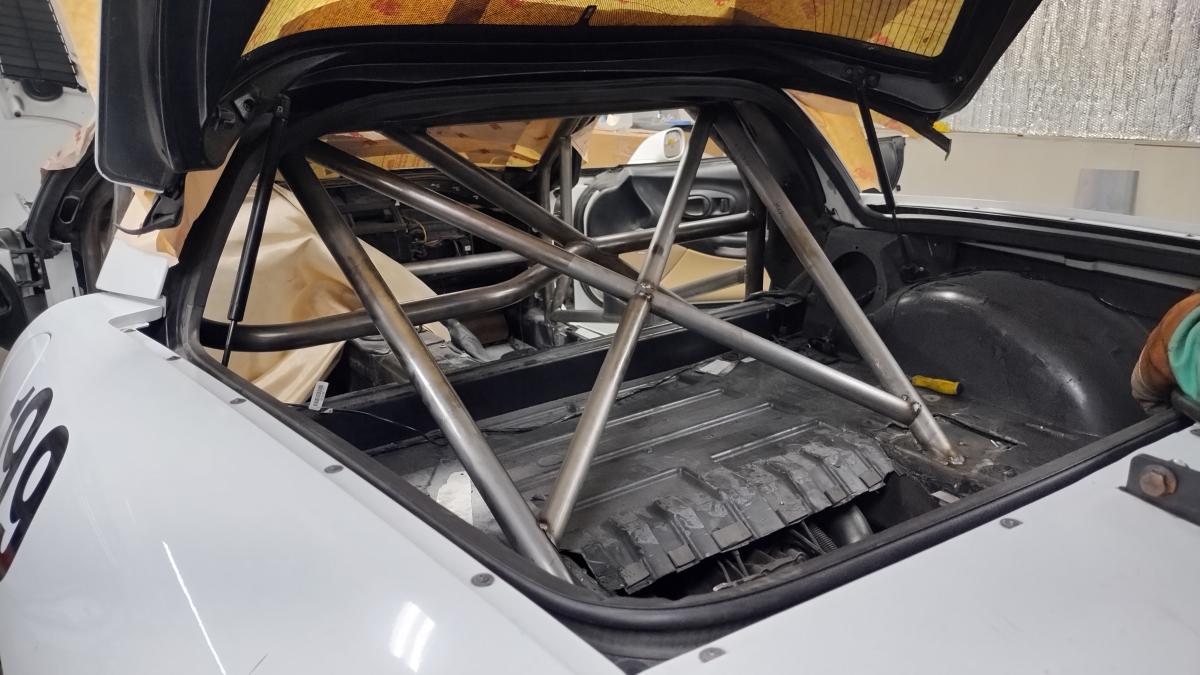 The rear of a C5 Corvette Trackspec Rollcage, welded in with the X-member in place, done in a superior fashion to the first picture in the article.